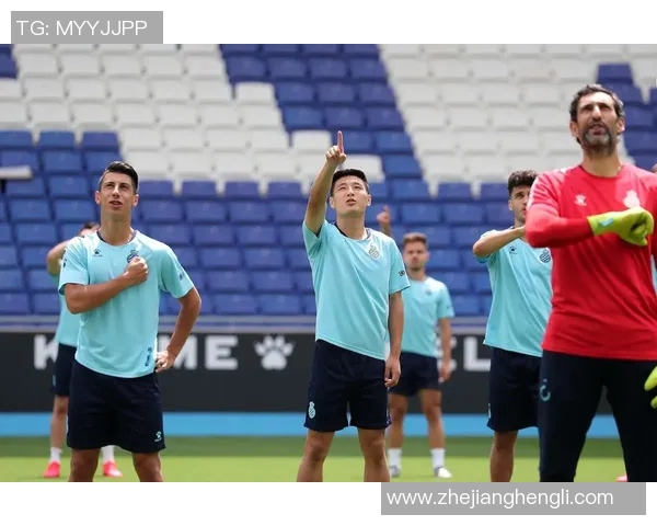 杭州足球队团队协作引发热议球迷对战术配合和队员默契提出不同看法